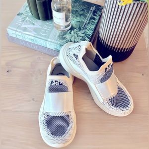 Women's APL TechLoom Bliss in 6 in White and Grey